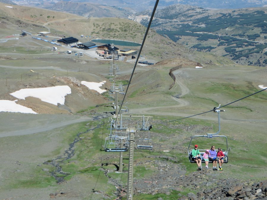 Sierra Nevada iniciará su temporada de verano el 25 de junio reforzando el astroturismo, el bikepark y los eventos deportivos 