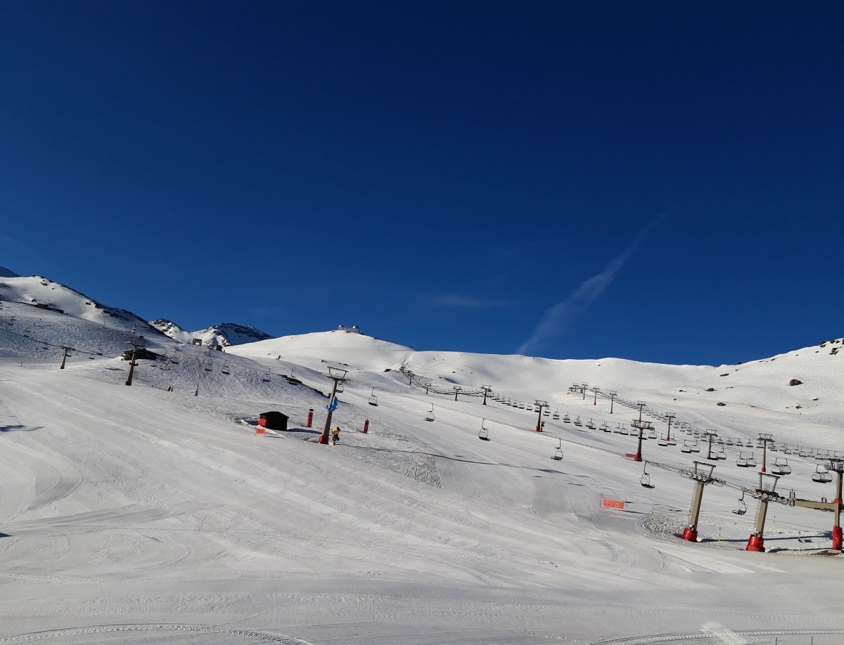 Sierra Nevada se prepara para cerrar el último fin de semana de esquí en España