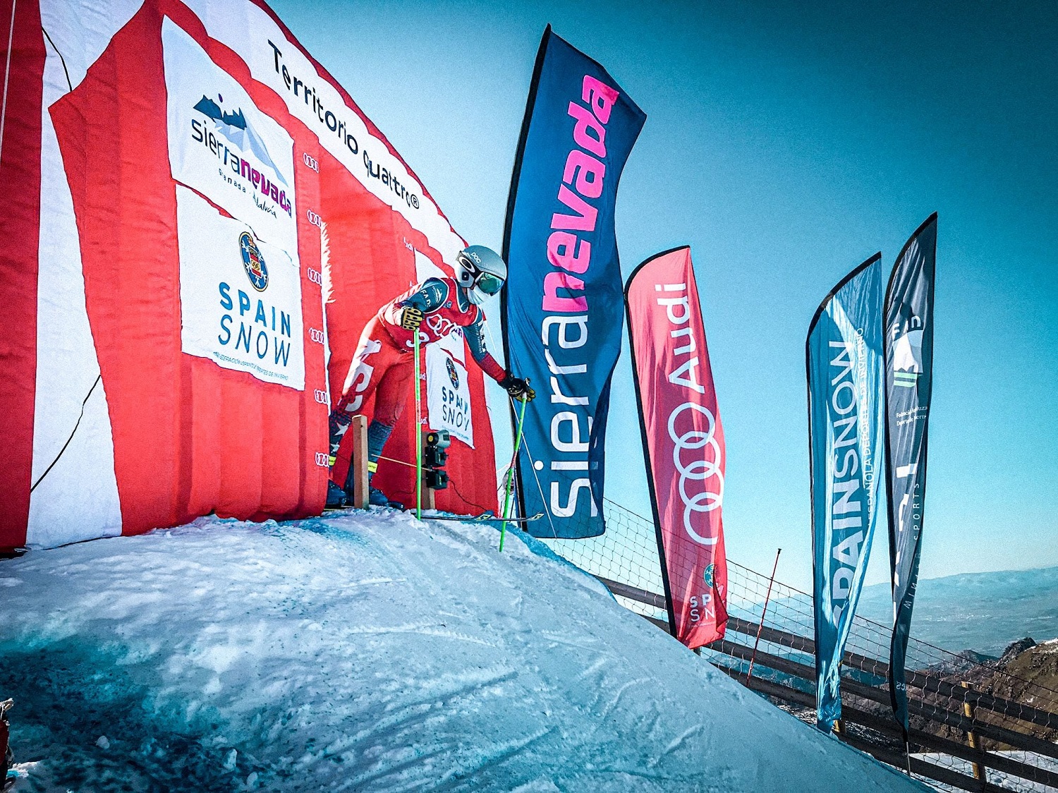 Cetursa anuncia que Sierra Nevada seguirá abierta para Monachil y los equipos de esquí
