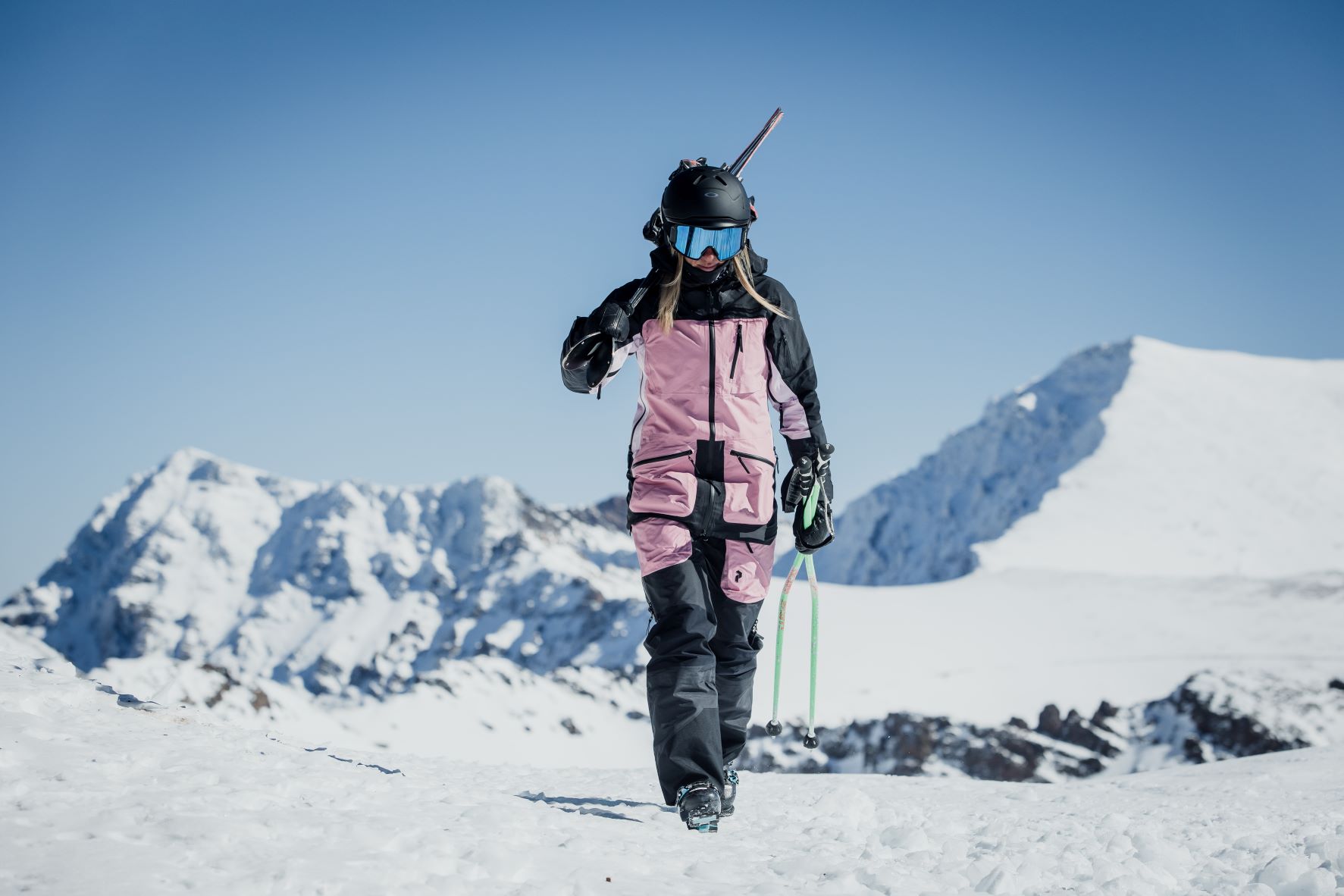 El forfait con descuento permite esquiar toda la temporada en Sierra Nevada por mil euros