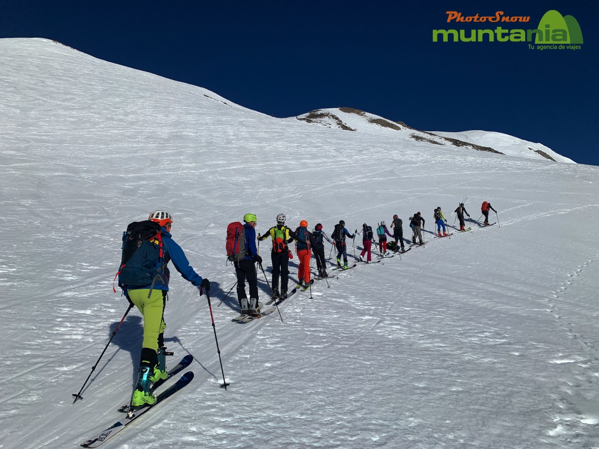 Más de 100 esquiadores de montaña participan en la Skimo Pirineos 2021