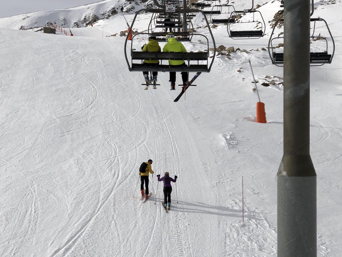El esquí de travesía se adueña de las pistas de las estaciones, aunque con algunos peligros