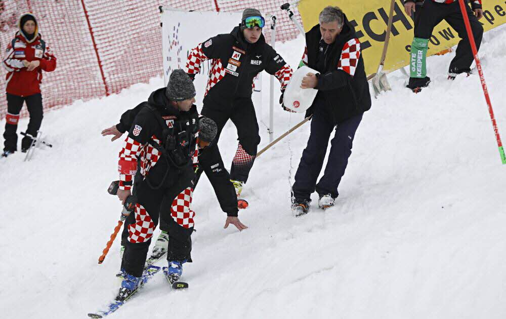 Cancelan un impracticable slalom de Zagreb tras la bajada de 19 esquiadores 