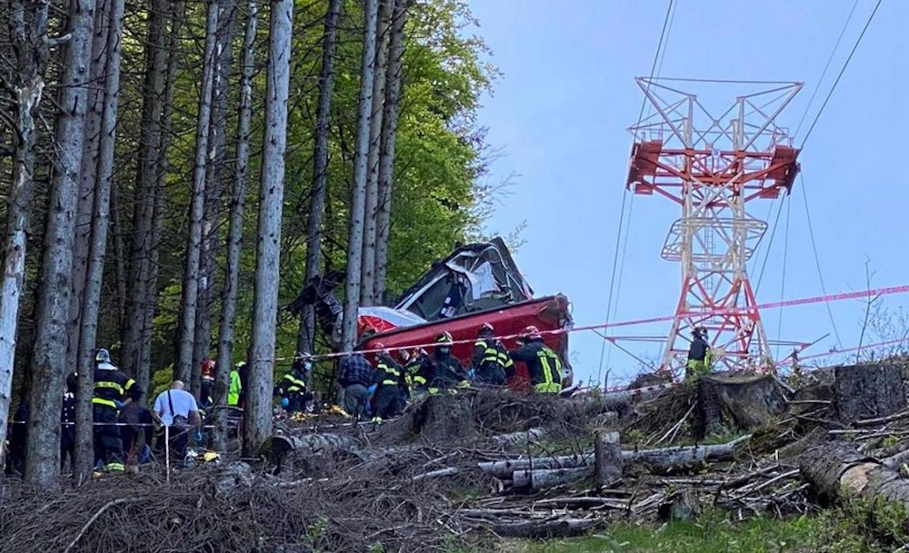 3 sospechosos a prisión por desactivar el freno del teleférico que causó 14 muertos en Italia