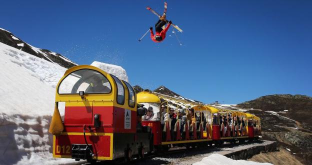 Un vídeo increíble: Batiste Perus realiza backflips sobre el pequeño tren de Artouste