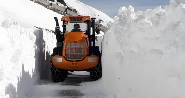 Passo Stelvio, la estación de esquí de verano italiana, retrasa la apertura por la excesiva nieve