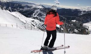 Arinsal-esquiadora-vista-pal-ivan-sanz