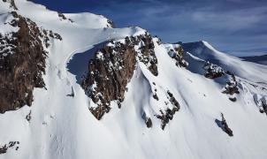 El freerider Aymar Navarro nos lleva a esquiar los volcanes de Chile en su nuevo clip South Lines