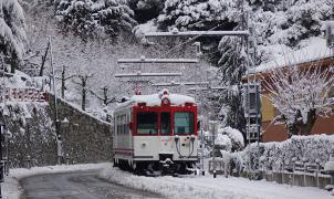 El tren eléctrico que lleva a los esquiadores a Navacerrada cumple un siglo