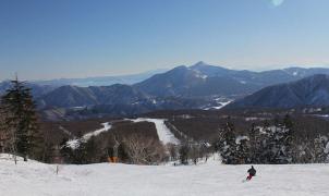 Japón intenta atraer esquiadores a Fukushima tras el accidente nuclear y la Covid