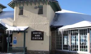 Andalucía subasta un hotel de Sierra Nevada por 6,6 millones para sufragar costes de la Covid-19