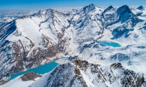 Apertura de las estaciones de esquí con glaciar de los Alpes para el esquí de verano