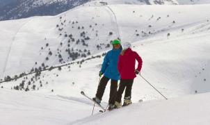 ¿Pueden los hombres usar esquís de mujer y viceversa?
