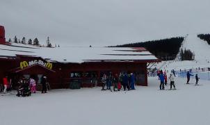 ¿Suecia tiene el único McDonald 's del mundo donde se puede ir esquiando