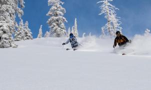 Las estaciones de esquí de la Costa Oeste de EE. UU. tienen hasta el 215% más de nieve al empezar el 2022