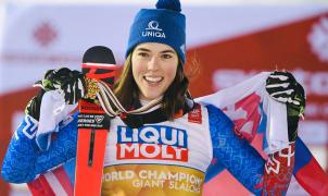 Una décima de segundo convierte a la esquiadora Petra Vlhova en campeona del mundo de Gigante