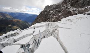 Evacuados vecinos y turistas por la amenaza de desprendimiento de un glaciar en los Alpes