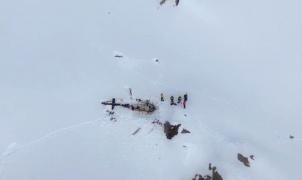 Dos vídeos grabaron como ocurrió el accidente entre una avioneta y un helicóptero en los Alpes