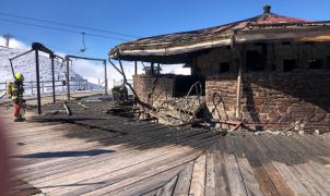 El fuego destruye una popular cafetería en la estación de esquí de Astún