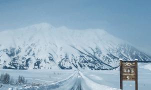 China abre de golpe 84 estaciones de esquí en Xinjiang para impulsar la economía