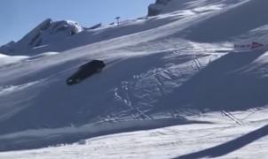 Un irresponsable en un Audi aprovecha las pistas cerradas de Suiza para conducir sobre nieve
