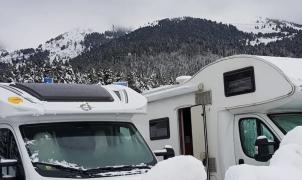La autocaravana, la última opción para los temporeros de las estaciones de esquí