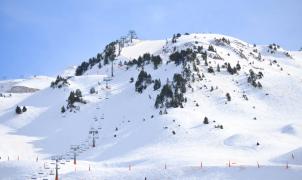 La Generalitat estudia levantar el confinamiento comarcal, lo que permitiría esquiar en Semana Santa