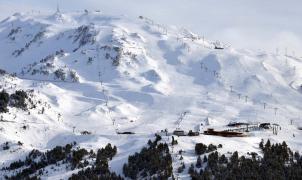 Las estaciones pierden un millón de esquiadores en una temporada difícil en la Península
