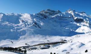 Aragón se compra Candanchú para que la estación siga esquiando