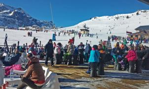 Candanchú inicia el año con buen tiempo y notable afluencia de esquiadores