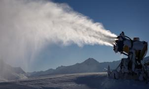 Las estaciones de esquí de Aragón podrán casi mil cañones más para producir nieve