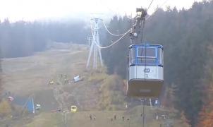 Cae la cabina de un teleférico en una estación de esquí de la República Checa