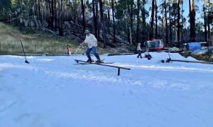 Las estaciones de Australia empiezan a fabricar nieve artificial para arrancar la temporada de esquí