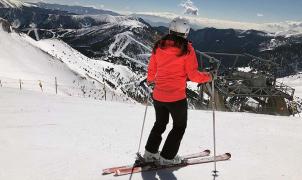 esquiadora-arinsal-vista-pal