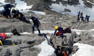 Pirineos: rescatado vivo tras pasar 5 días atrapado en una grieta que ocultaba la nieve