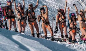 El mayor festival nudista de mujeres esquiadoras del mundo se traslada