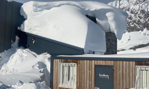 Paquetones de nieve en las estaciones de esquí, que permanecen cerradas