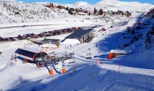 Asturias amplia dos semanas la campaña de esquí en Pajares y Fuentes 