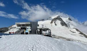 El glaciar de Tignes es el único de Francia donde se puede seguir esquiando este verano