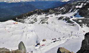Instalarán cañones de nieve artificial para proteger el glaciar de Whistler en verano