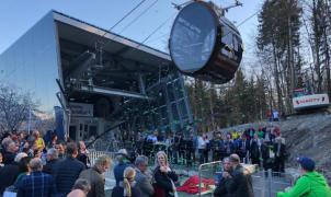 Un telecabina suizo instalado este año se precipita 12 metros al vacío