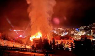 Un gran incendio destruye un hotel en la estación de esquí de Les 2 Alpes