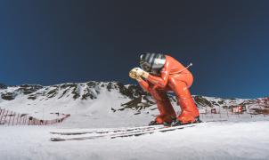 Jan Farrell se dispara con los esquís hasta los 217 km/h y la mirada puesta en Grandvalira