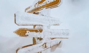 Nevadas en California: el icónico letrero de Mammoth Mountain casi enterrado por la nieve