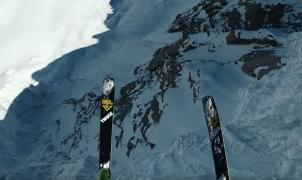 Vídeo: Matthias Giraud se marca en el Mont Blanc el salto BASE de esquí más alto de la historia