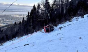 La caída de una cabina obliga a cerrar una estación de esquí de Canadá
