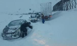 Un temporal de nieve deja a cientos de turistas y camioneros atrapados entre Argentina y Chile