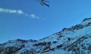 Ante la falta de nieve, algunas estaciones la transportaron a sus pistas en helicóptero 