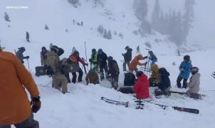 Un muerto, tres heridos y la estación de esquí cerrada por una avalancha en Palisades Tahoe
