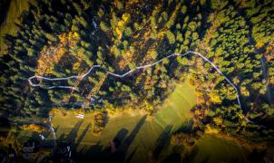 Laax estrena la pasarela por las copas de los árboles más larga del mundo